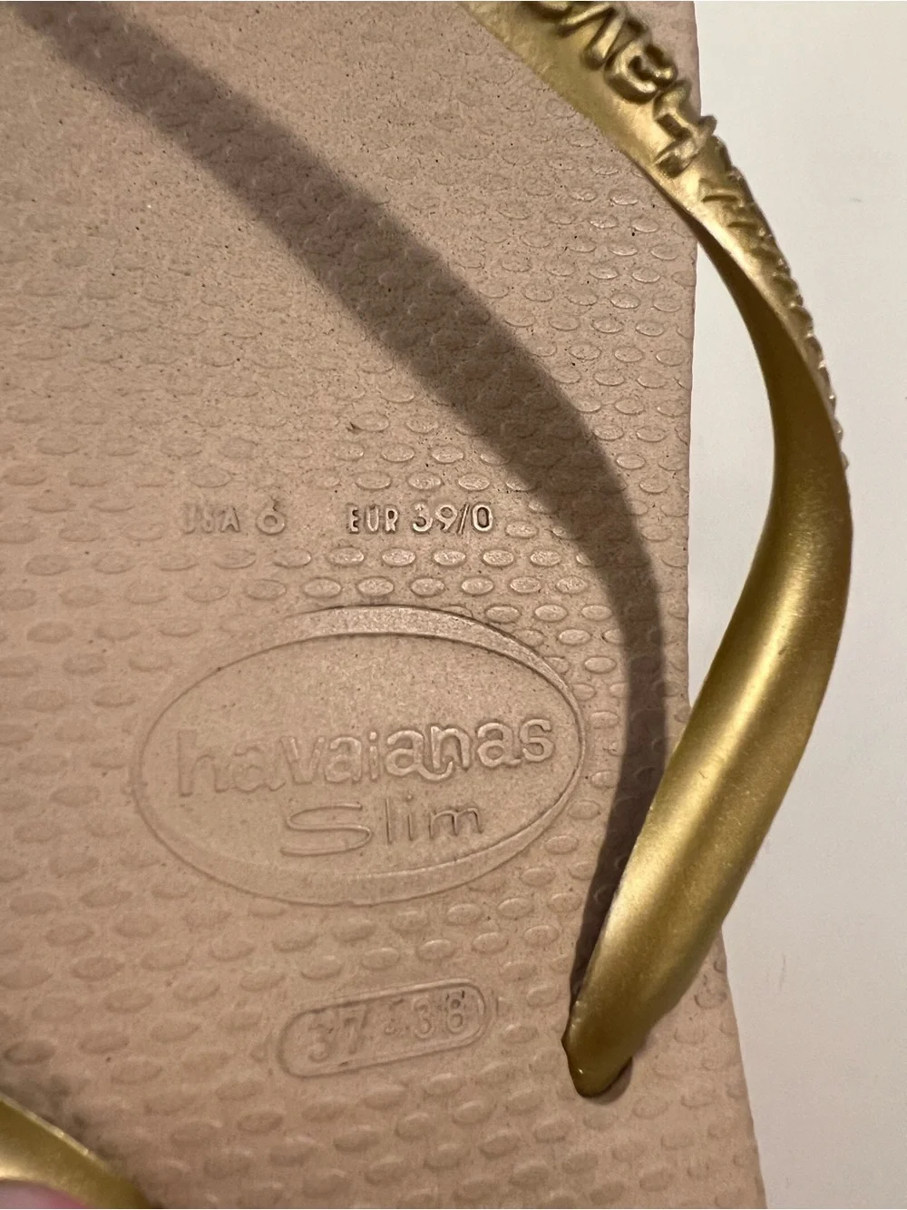 Havaianas Slim Flip Flops in Gold and Tan Sz 6
